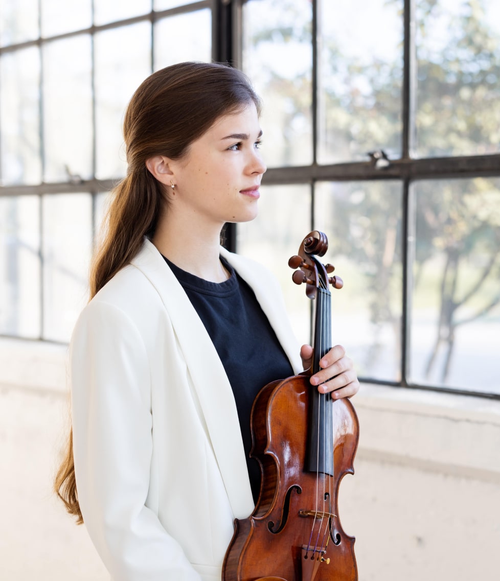 Hanna's portrait with violin